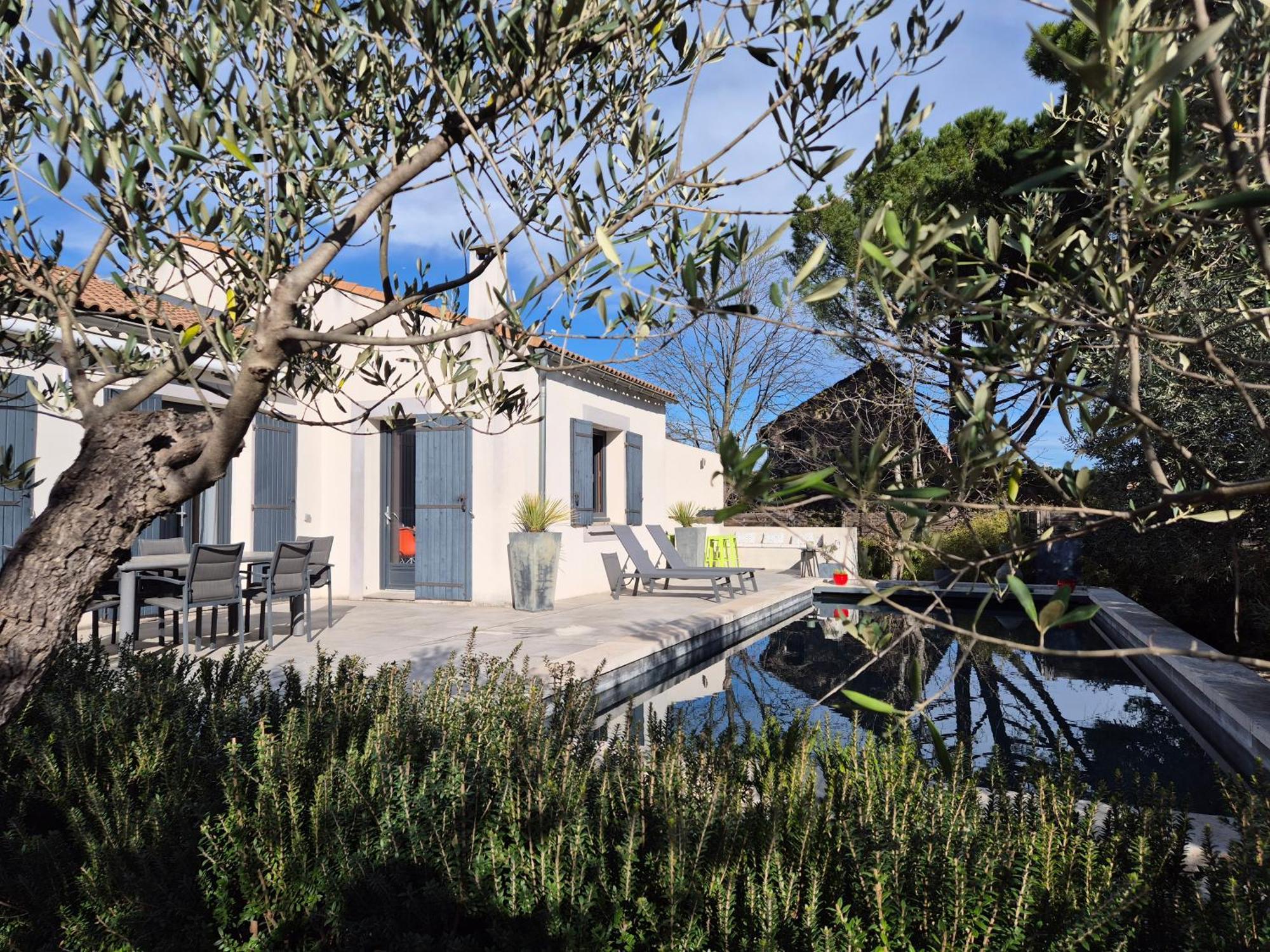 Avec Piscine Dans Un Domaine Viticole Villa Domazan
