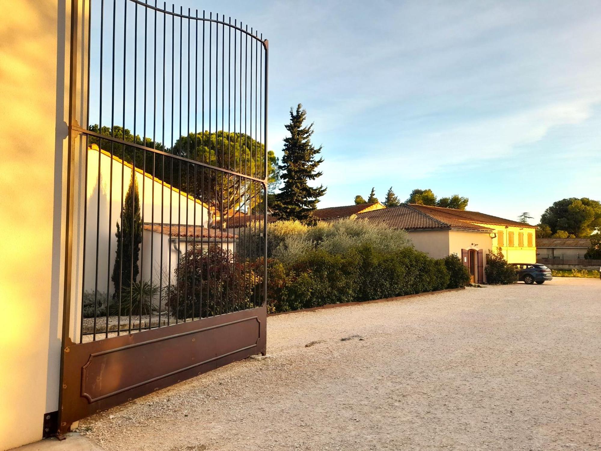 Avec Piscine Dans Un Domaine Viticole * Domazan